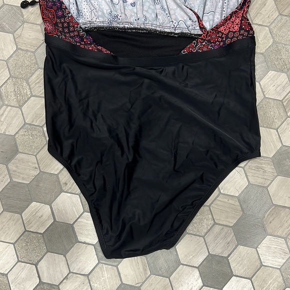 NWOT{Costa Del Sol}Sz X Red Print w/black Bottom One Piece - Picture 7 of 11